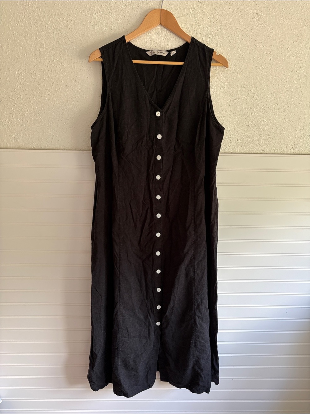 Avenue Black Sleeveless Button-Front Midi Dress